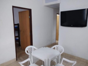 Casa 2 quartos e sala com cozinha e banheiro de FRENTE pro RIO em Caraguagautatuba Porto Novo 900 metros da Praia